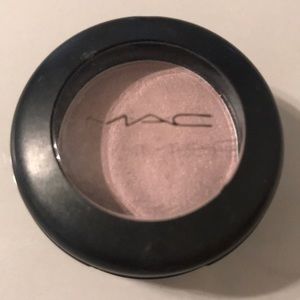 MAC Seedy Pearl Frost eye shadow